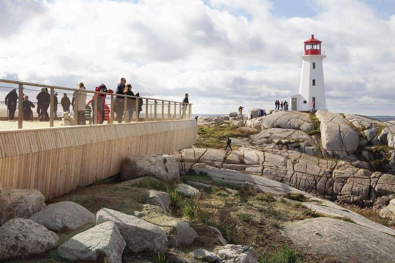 From Halifax: Peggy's Cove Bus Tour - 100 minutes in Peggy’s Cove, the working village part