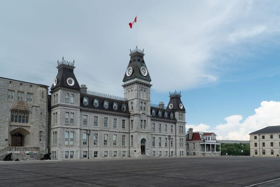 From Montreal: Kingston City Day Trip & 1000 Island Cruise - Downtown Kingston free time for shops and cafes, how to make it count