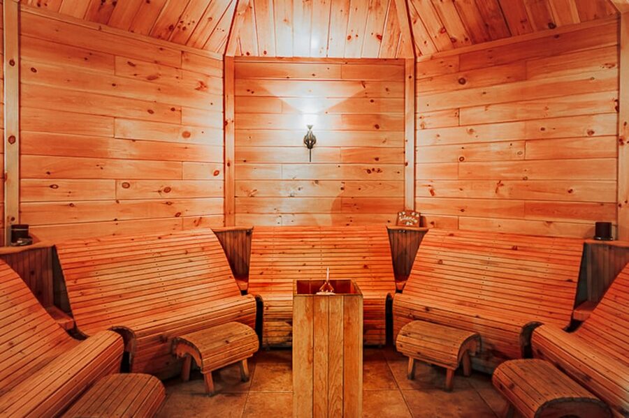 From Montreal: Natur'Eau Spa Day Trip with Admission Ticket - Arriving at Spa NaturEau: where the Nordic theme actually feels real