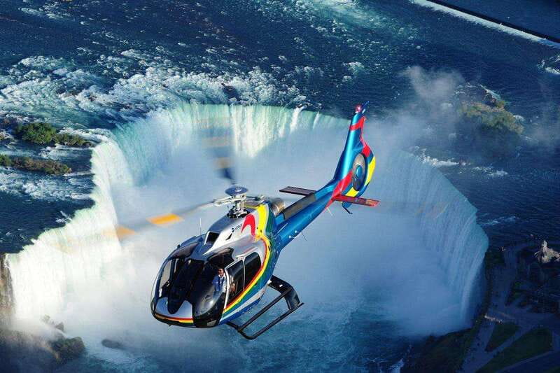 From Montreal: Toronto, Niagara Falls & 1000 Islands Tour - Day 2: Toronto highlights with CN Tower and Ripley’s Aquarium