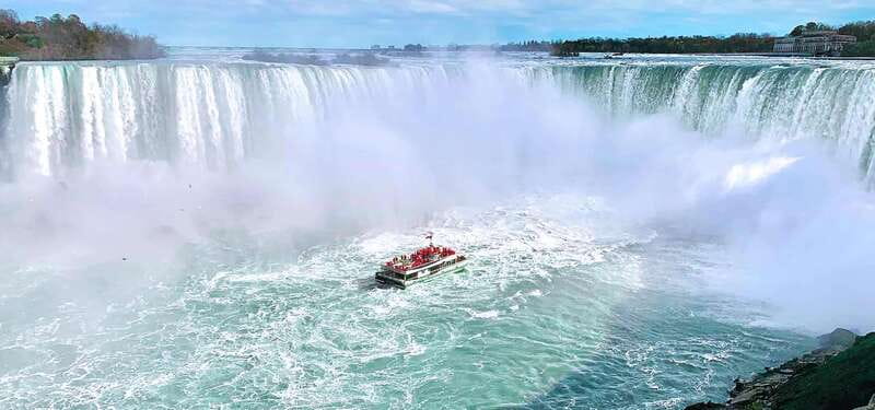 From Niagara Falls Canada Tour Boat, Lunch, Journey, Skylon - What kind of guide and group size you’ll feel on this tour