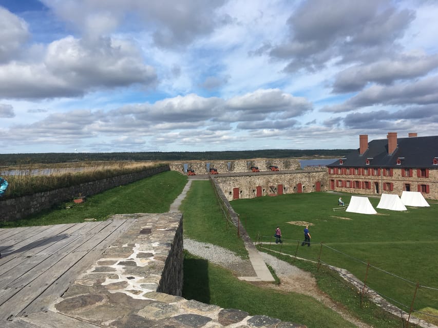 From Sydney, Canada: Walking Tour of Louisbourg Fortress - Why Fortress Louisbourg Works So Well as a Guided Walking Day