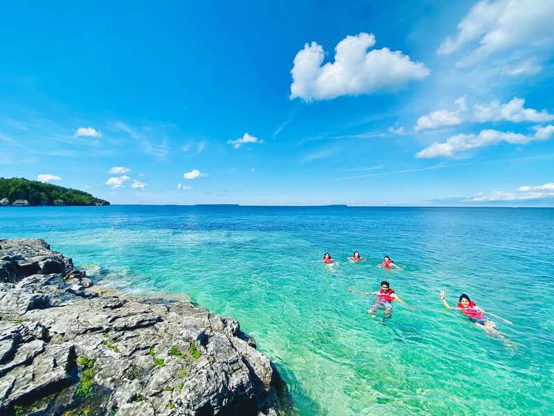 From Toronto: Bruce Peninsula Guided Hiking Day Trip - Wildlife, weather, and the reality of being outside all day