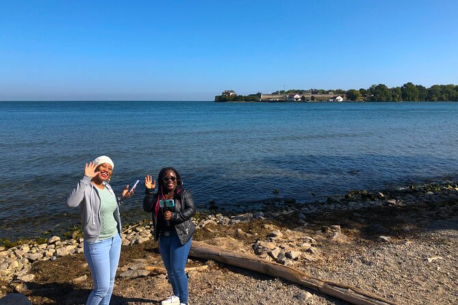 FROM TORONTO: Niagara Day Tour w/ Niagara on the Lake & Boat Ride - Hornblower boat cruise to the mist of the Canadian Horseshoe Falls