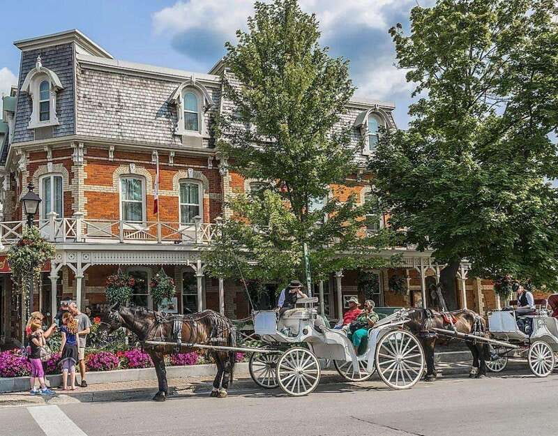 From Toronto: Niagara Falls Evening Tour With Boat Cruise - Floral Clock, tiny chapel stop, and other quick photo moments