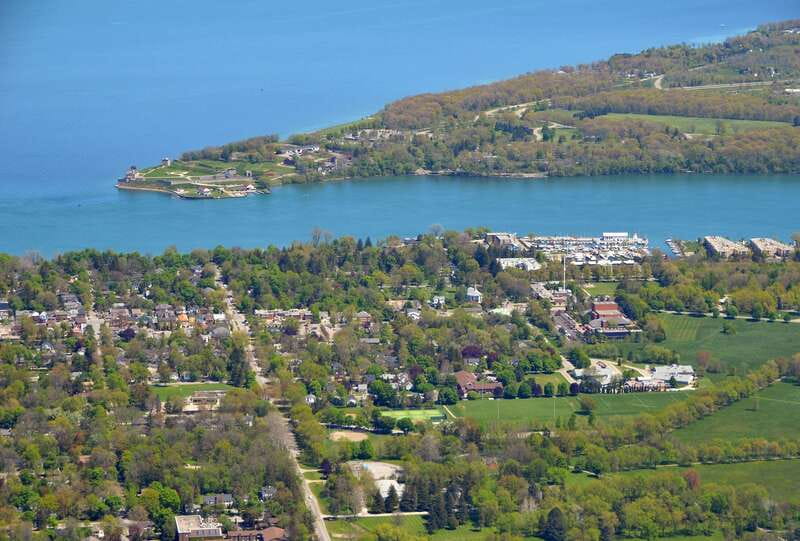 From Toronto: Niagara Falls Evening Tour With Boat Cruise - Table Rock Welcome Centre to Sheraton Fallsview dinner: where timing pays off