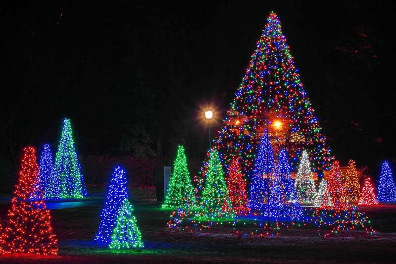 From Toronto: Winter Festival of Lights Niagara Falls Tour - Optional upgrade: Journey Behind the Falls and Skylon Tower access