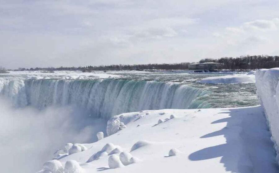 From Toronto: Winter Wonder of Niagara Falls Tour - Table Rock Welcome Centre: The Winter Photo Moment