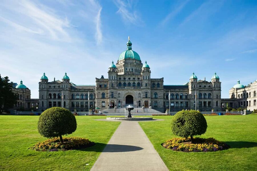 From Vancouver: Full-Day Victoria Tour with Ferry Ticket - From Vancouver to the ferry dock: pickups that set your clock
