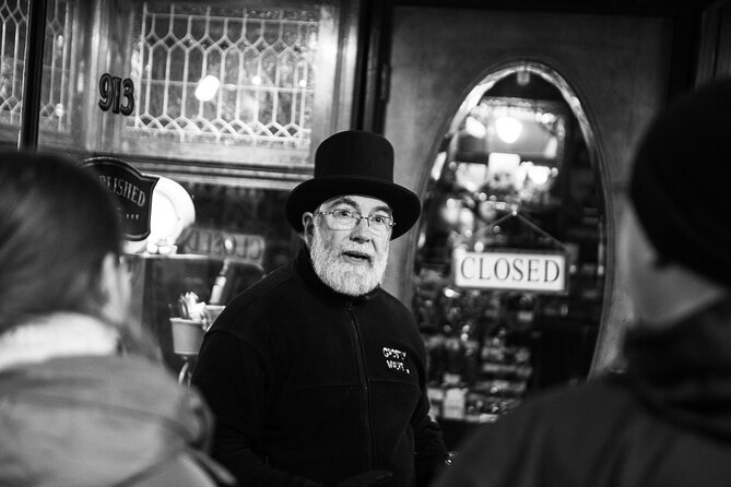Ghostly Walking Tour in Victoria - Storytelling style: why people keep talking about the guides