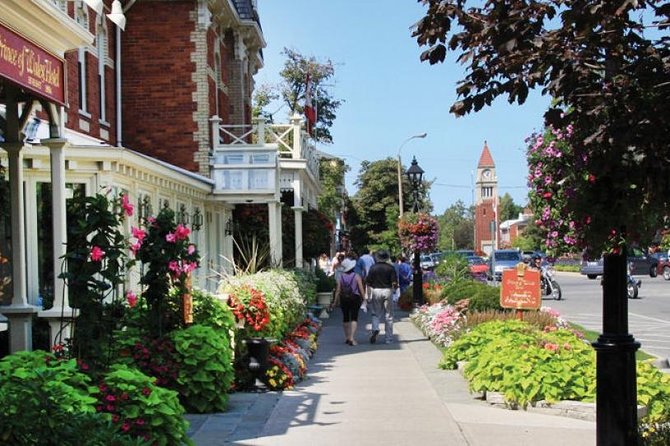 Guided Day Tour to Niagara Falls from Toronto with Boat & Lunch - Journey Behind the Falls: the misty, tunnel view you won’t forget