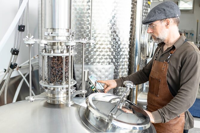Guided tour « from the bee to the bottle » with tasting - English - Your Tasting Moment: Sparkling Mead and Two Spirit Picks