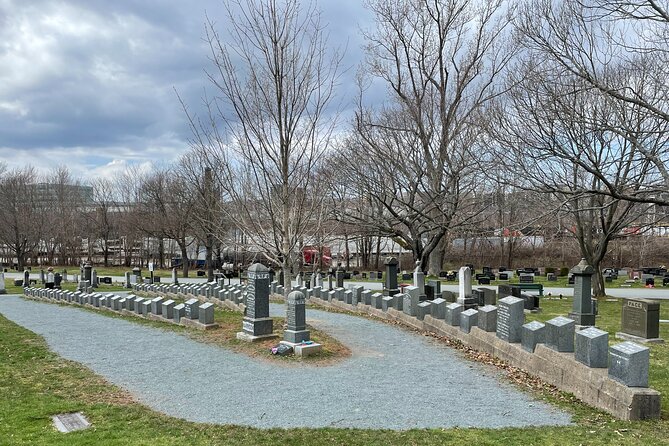 Half Day Small Group Tour in Peggy's Cove and Titanic Cemetery - Who this half day tour is best for