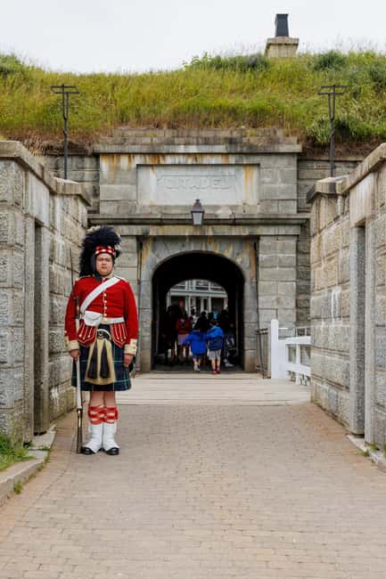 Halifax: Peggy's Cove, Citadel and Titanic Cemetery Tour - Pickup and the Downtown-to-Coast Start You Can Count On