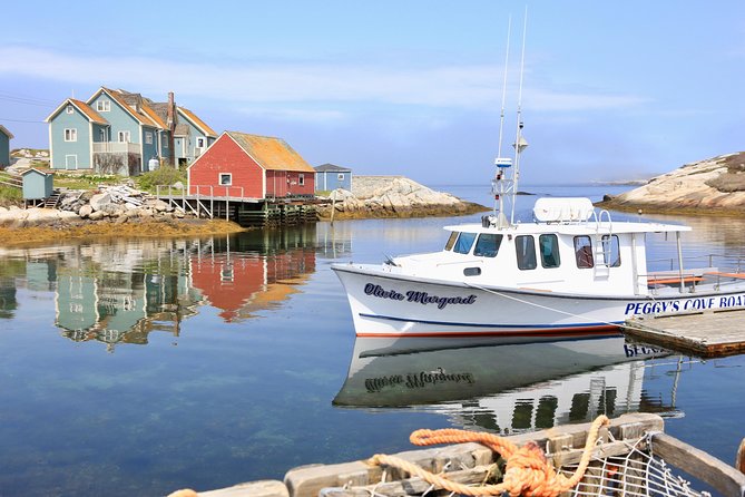 Halifax: Peggy's Cove tour - Where your money goes: seafood lunch options and that “don’t miss” lobster roll