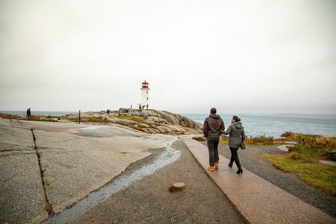 Halifax Premium Tour: Peggy's Cove, Citadel & Titanic Cemetery - Small van comfort: hearing your guide and dealing with road time