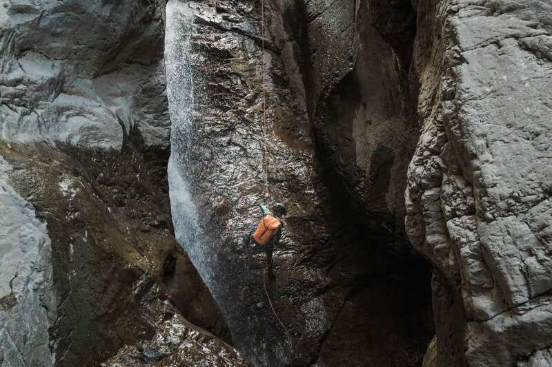 Heart Creek Canyoning tour - Beginner friendly - Near Banff - Gear and included comfort: what is provided, what you still need