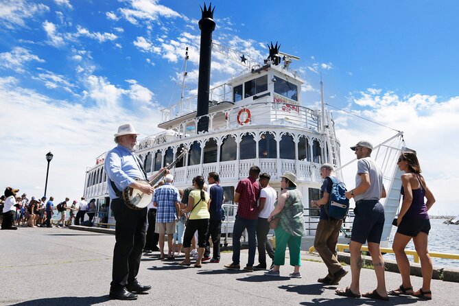Heart of the 1000 Islands Sightseeing Cruise - Getting on the boat: Kingston’s easy start point