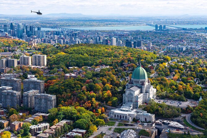 Helicopter Tour Over Montreal - Headsets, Comfort, and the Small Details That Affect Your Flight