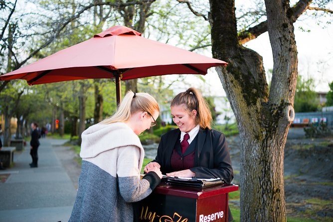Heritage Horse-Drawn Carriage Experience in Victoria - Horse comfort: blankets, faux-fur warmth, and lantern-lit evenings