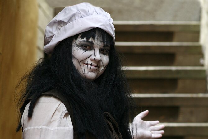 Interactive Street Theatre Crimes in New France - Les Promenades Fantômes and the flow of the night walk