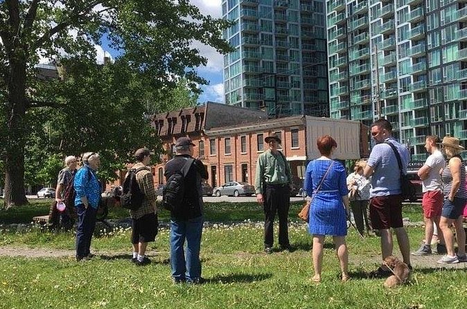 Irish Famine in Montreal Walking Tour - Stop 1 at the Old Port of Montreal: arrivals, displacement, and context
