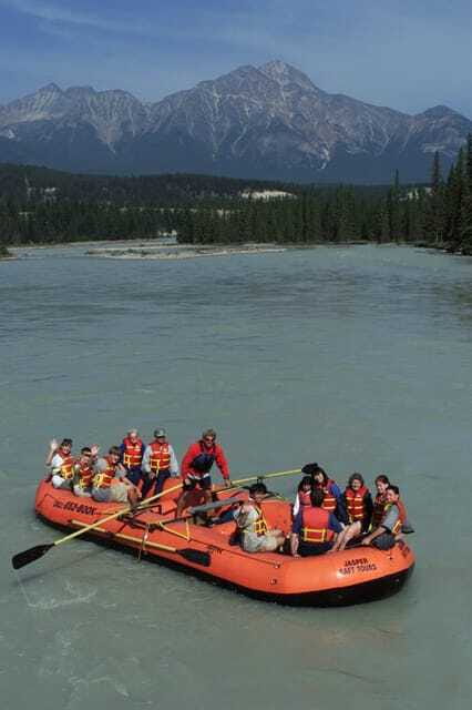 Jasper: Jasper National Park Easy 2-Hour Rafting Trip - The 2-hour flow on the water: calm stretches plus a few splashes
