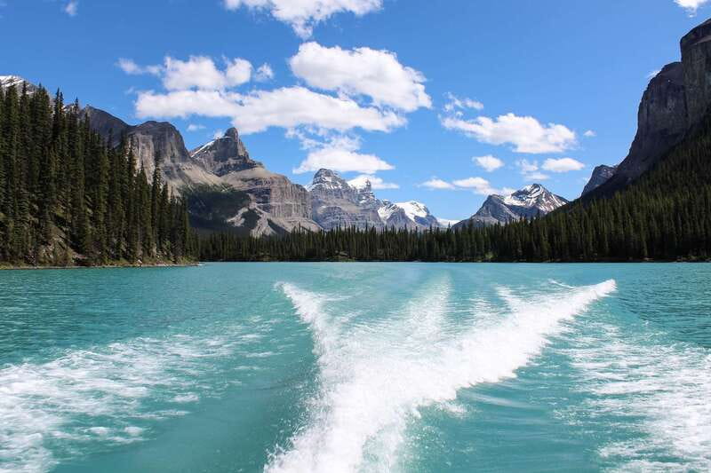 Jasper: Maligne Valley Wildlife & Spirit Island Cruise - Jasper to Maligne Valley: the pickup routine and what you’re buying