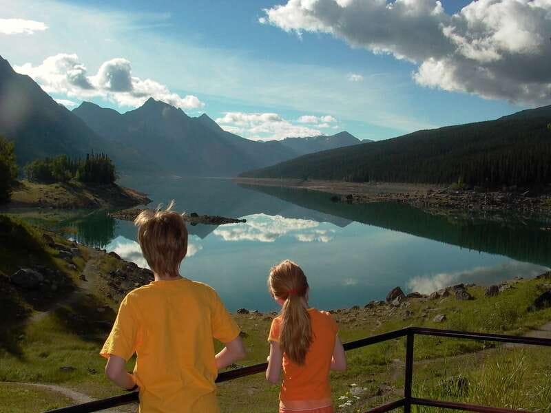 Jasper: Maligne Valley Wildlife & Spirit Island Cruise - Why the guide team matters more than you think