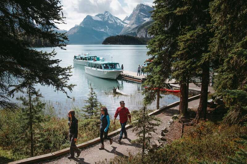Jasper National Park: Maligne Lake Cruise With Guide - Spirit Island: how to get the best photos and not feel rushed