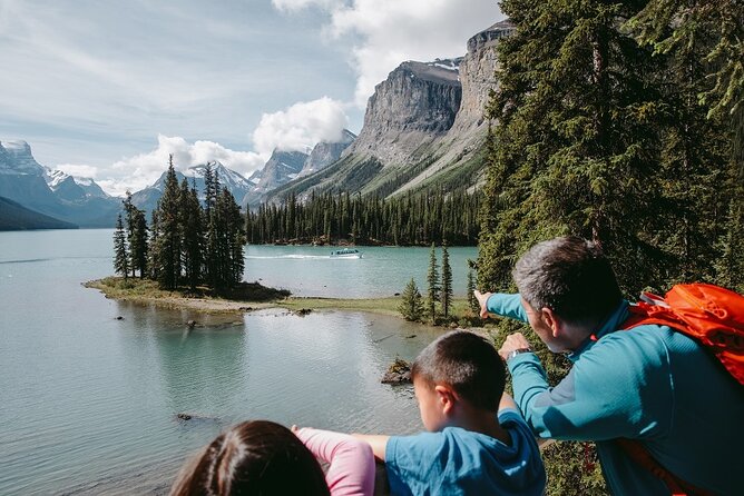 Jasper National Park Tour: Maligne Valley, Medicine Lake and Spirit Island - The guide factor: stories, pacing, and “make it make sense”