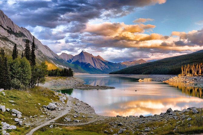 Jasper National Park Tour: Maligne Valley, Medicine Lake and Spirit Island - Weather realities: when the plan can shift