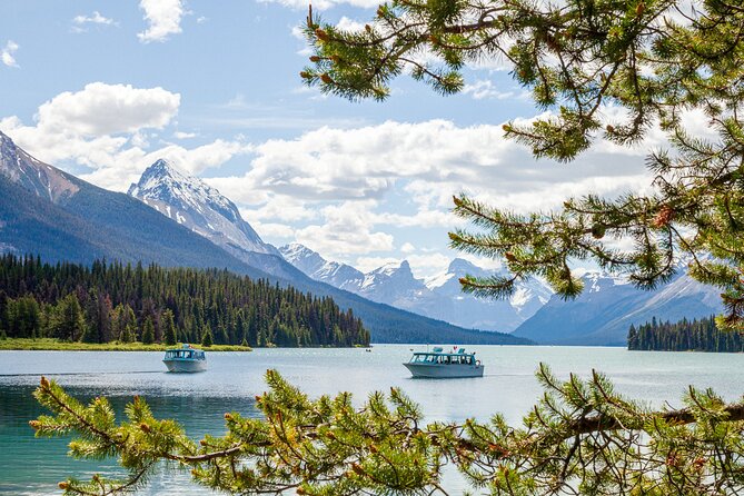 Jasper National Park Tour Maligne Valley, Medicine Lake with Walk - Stop 1: Medicine Lake and the karst puzzle of the Disappearing Lake