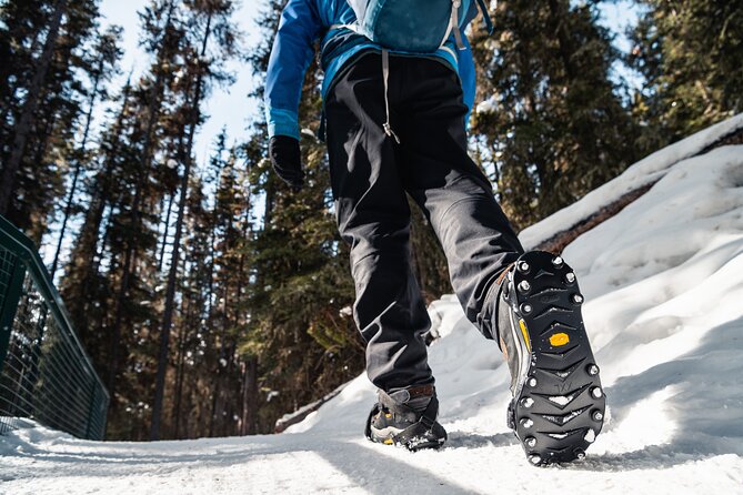 Johnston Canyon Icewalk - What to wear for an Icewalk that does not drain you