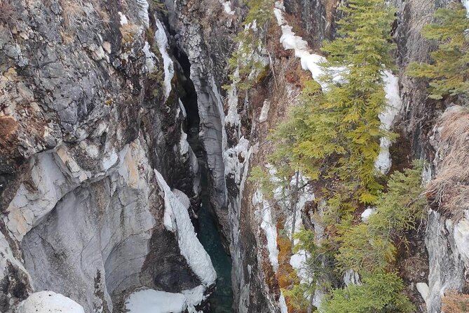 Johnston Canyon, Marble Canyon Hiking and Banff Town day tour - Banff Town for Lunch and a Walk Down Banff Avenue