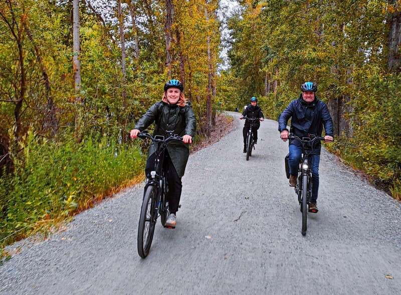 Kelowna: E-Bike Ride and Axe Throwing Adventure - Why this Kelowna combo works so well
