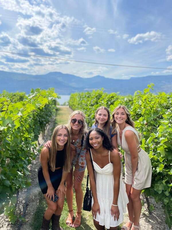 Kelowna: East Kelowna Full Day Guided Wine Tour - East Kelowna wine country, built for an easy full day