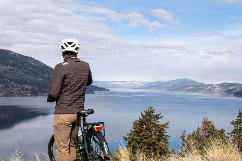 Kelowna: Okanagan Lake Guided E-Bike Tour with Picnic - The Paul’s Tomb stop: a picnic break that actually feels like a pause