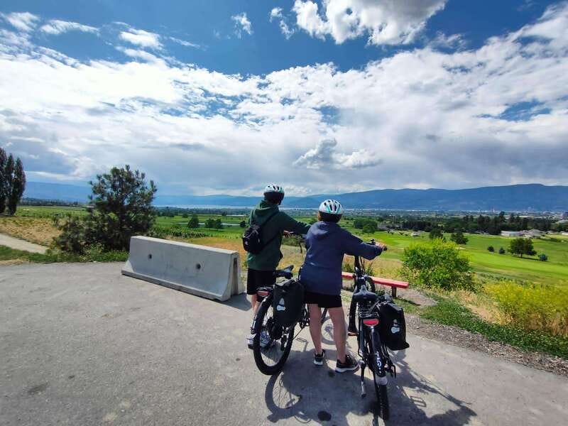Kelowna: Okanagan Lake Guided E-Bike Tour with Picnic - How fit do you need to be for a 3-hour e-bike tour with hills?