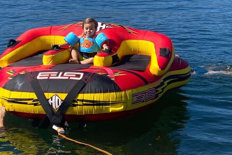 Kelowna: StarCraft C1700 Speed Boat Rental - Safety and comfort onboard: life jackets, USB charging, and the stuff you should notice first