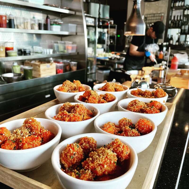 Kelowna: Walking Food Tour with 7 Tastings and 4 Drinks - 7 food tastings and 4 drink stops: what you should expect to eat