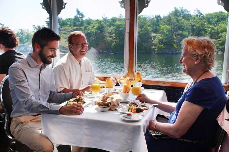 Kingston: Brunch Cruise of Thousand Islands - Live entertainment and commentary: why the narration matters