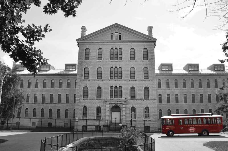 Kingston: Ghosts and Mysteries Trolley Tour - Downtown Kingston to Fort Henry Hill and Deadman’s Bay, in story order