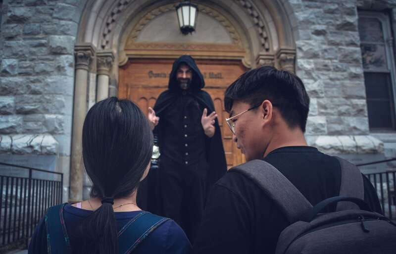 Kingston: Haunted Night Walking Tour - Cloaked guides and the storytelling craft that keeps groups together