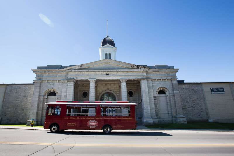 Kingston: Hop-On Hop-Off Trolley Tour - Market Square and downtown shopping: your built-in break
