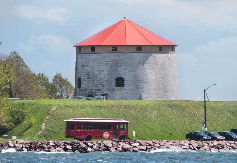Kingston: Hop-On Hop-Off Trolley Tour - Why the hop-on hop-off trolley is the best kind of first look