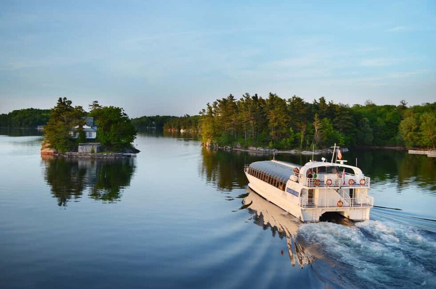 Kingston: Lunch Cruise of Thousand Islands - Island Queen vs Island Star: Your Ship Choice by Season