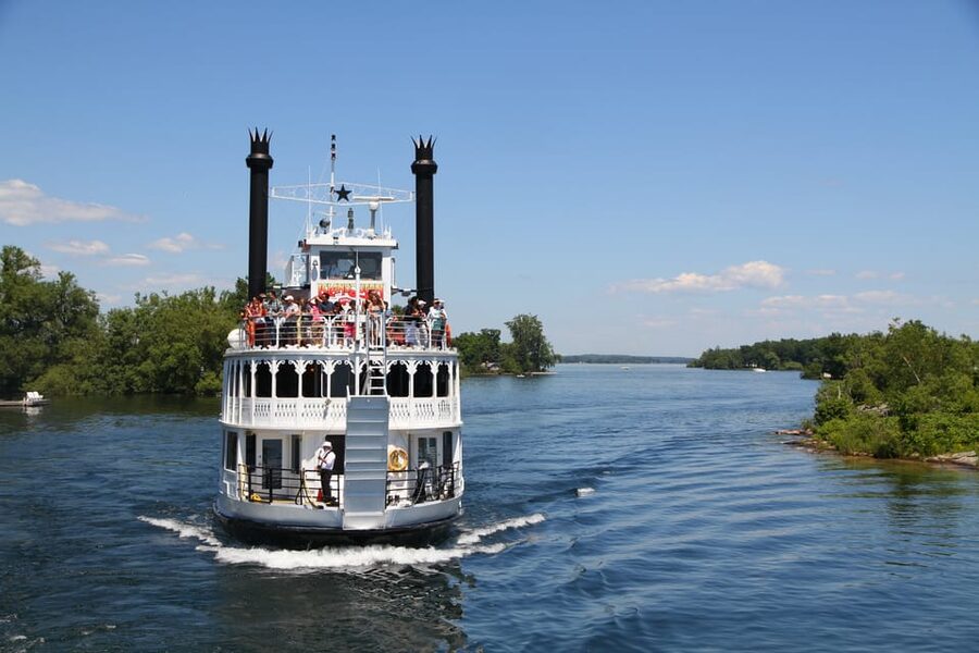 Kingston: Lunch Cruise of Thousand Islands - Bar Service, Drinks, and the Money Conversation