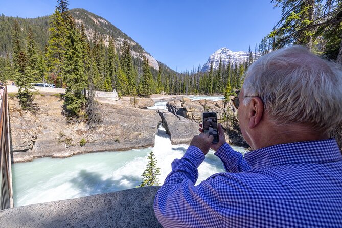 Lake Louise and Moraine Lake Full Day Tour - Castle Mountain Viewpoint And Morant’s Curve: Quick Stops That Set The Tone