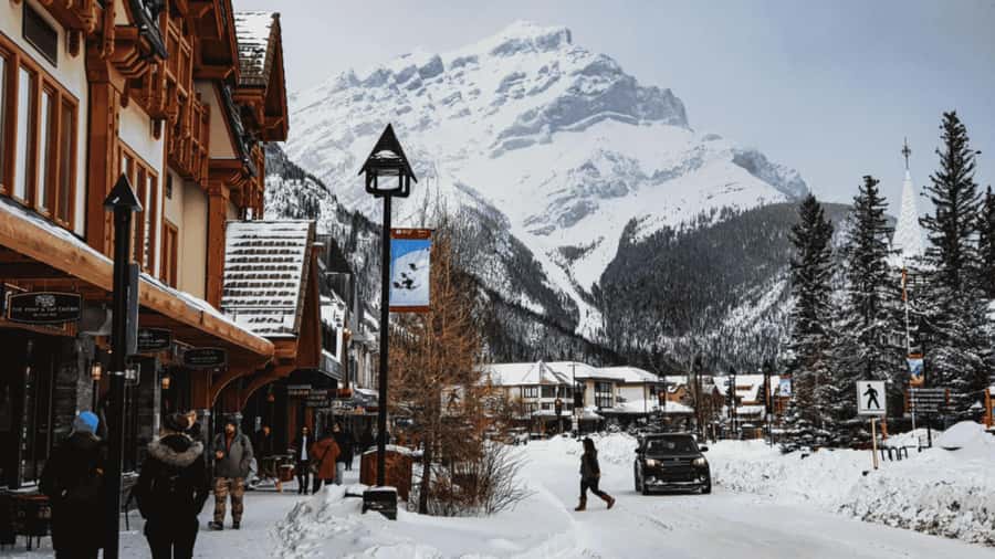 Lake Louise, Moraine, & Emerald: From Calgary/Canmore/Banff - Moraine Lake Timing from June 1 to October 14, and What to Expect